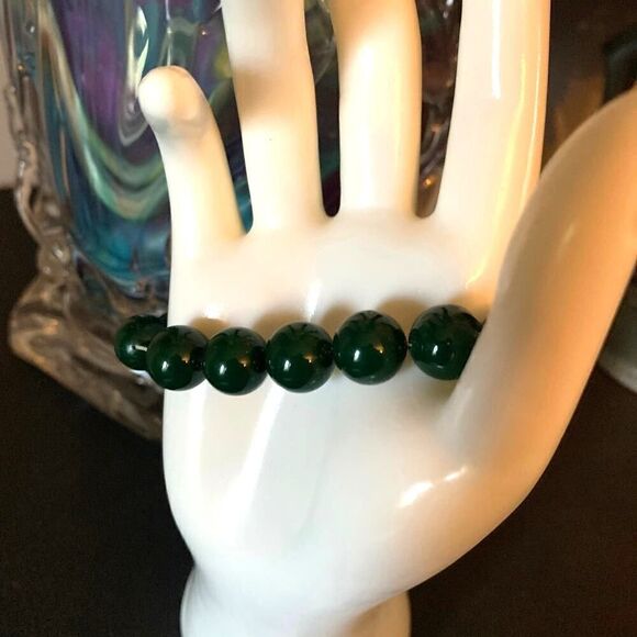 Beautiful Resin Bead Bracelet, Green, Unmarked - Picture 3 of 3